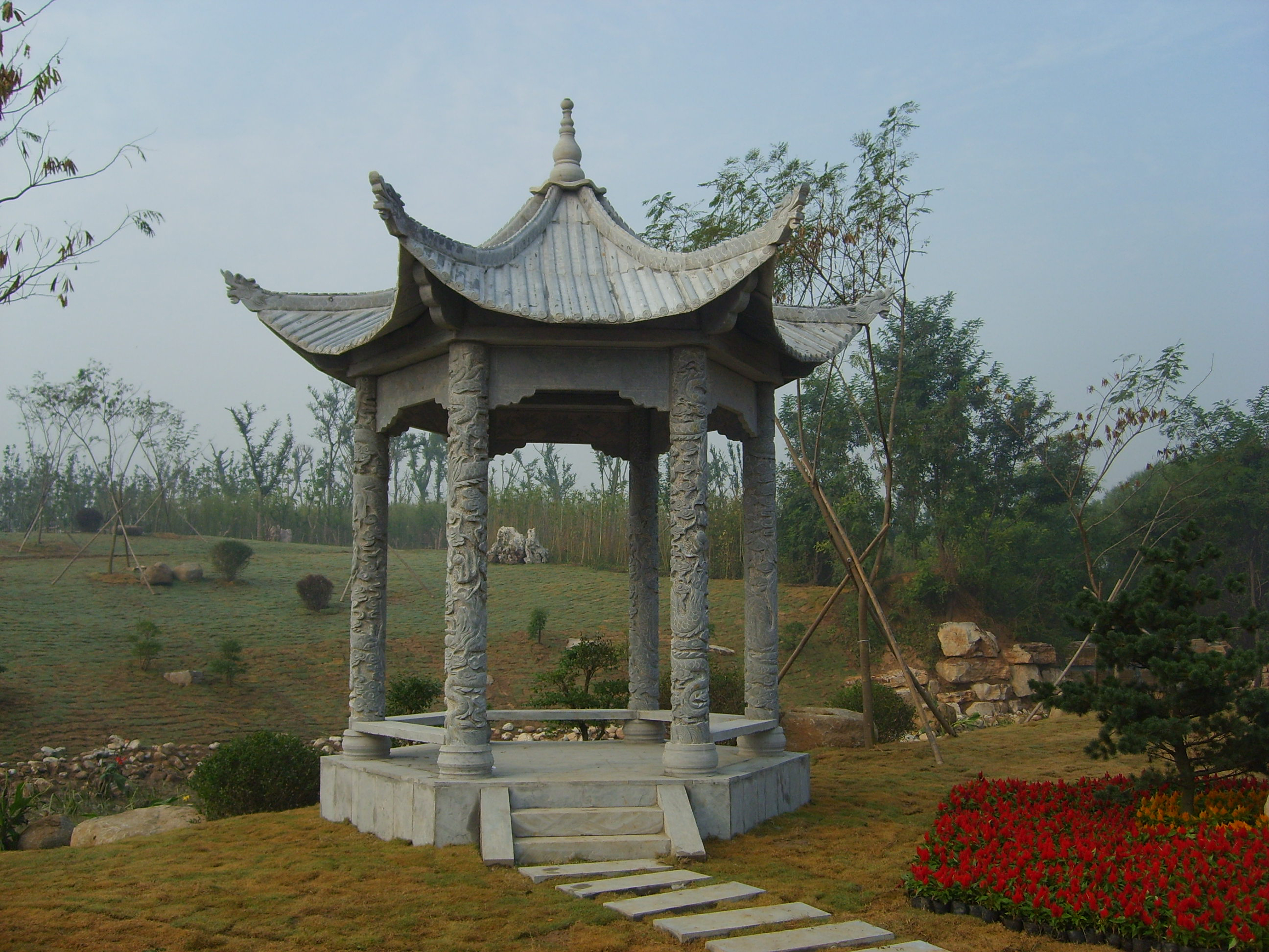 重庆石牌坊厂家对园林景区中安装的石凉亭介绍(图3)